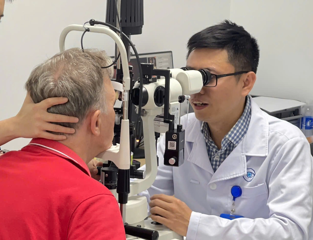 đục thủy tinh thể